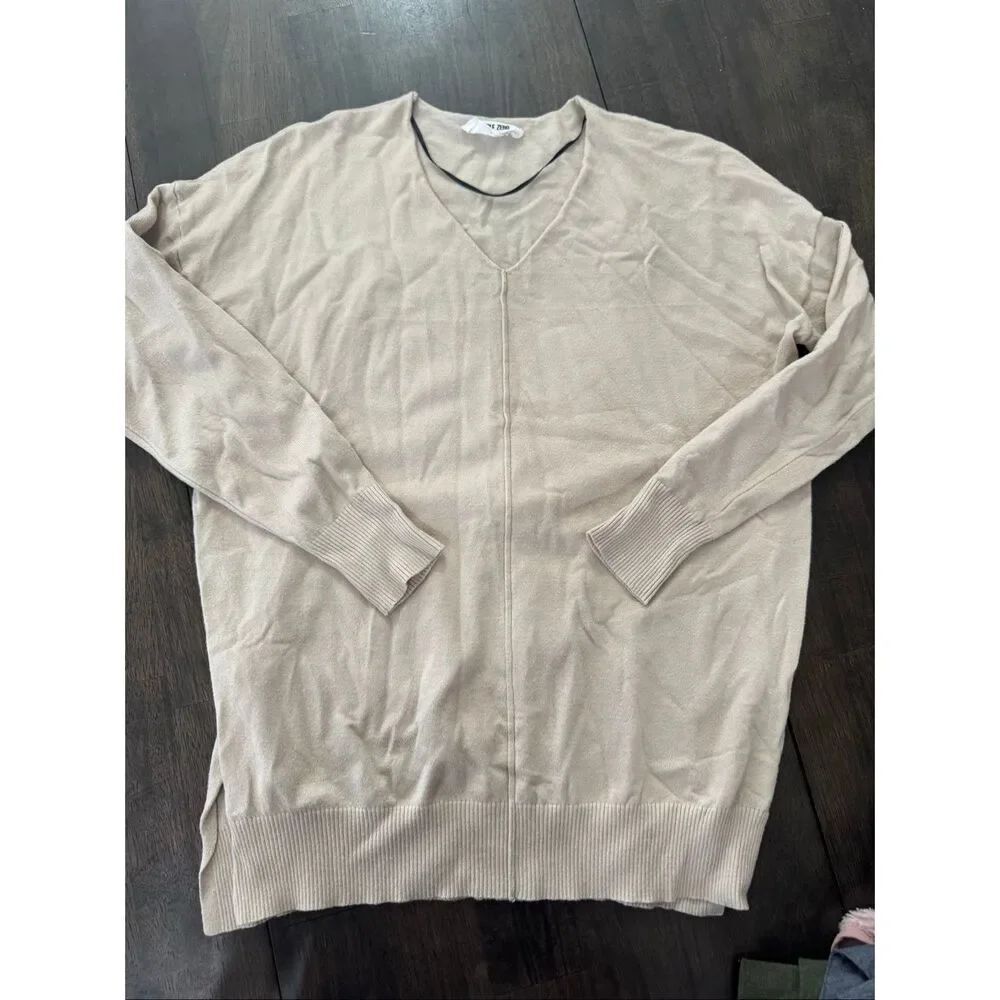 Double Zero Tan VNeck Sweater size small